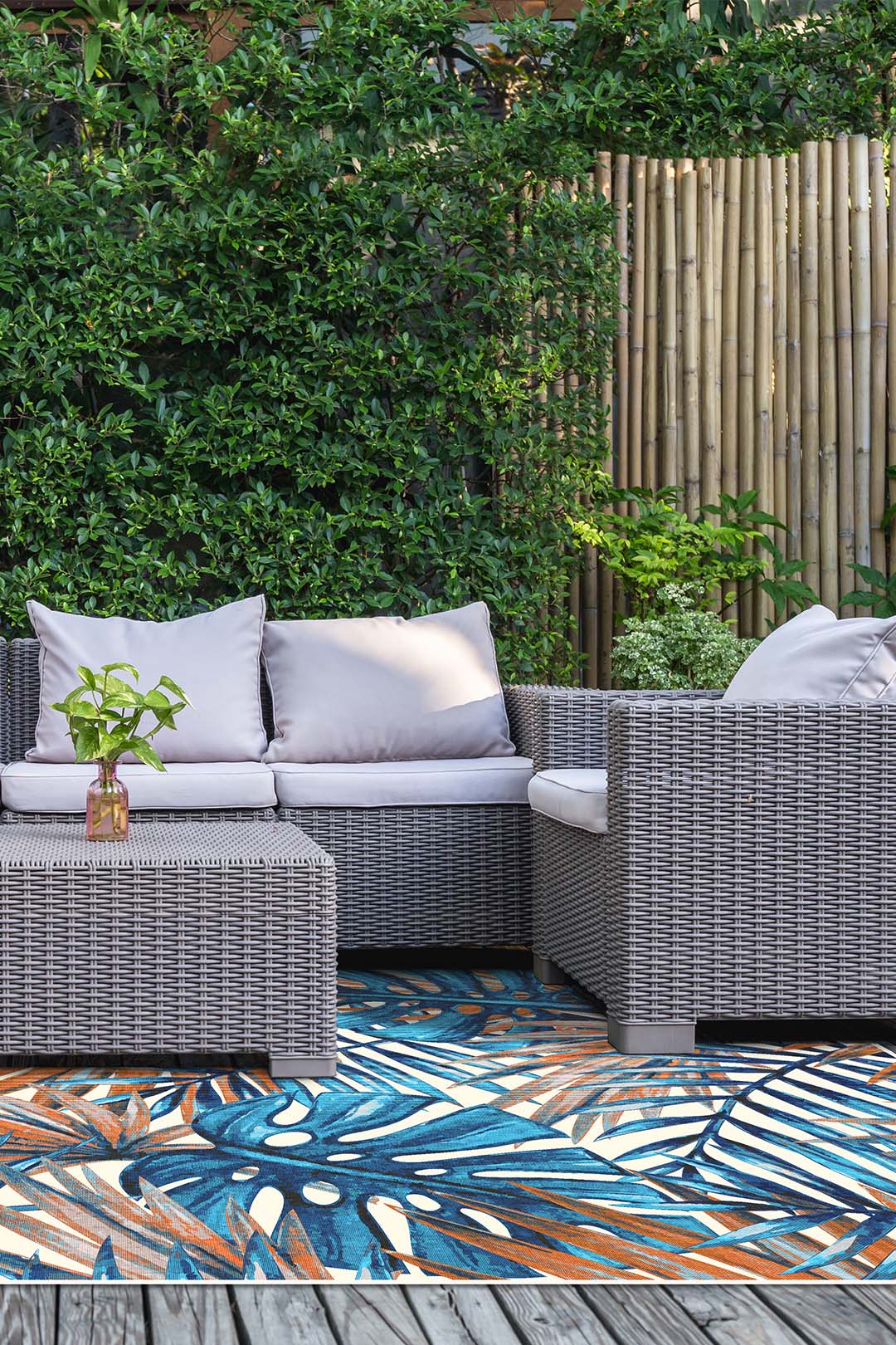teppana-outdoor-palme-papagei-teppich-waschbarer-outdoor-indoor-teppich-in-blau- image 4