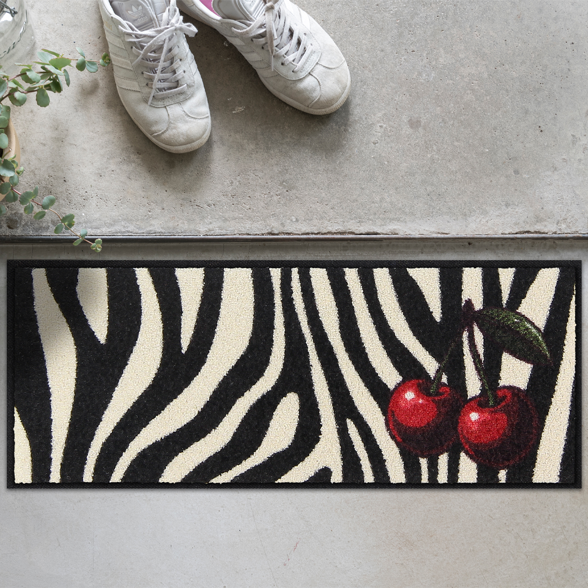 salonloewe-cherry-cherry-zebra-eingangsmatte-minimatte-30-x-75-cm-schwarz-wei-wa image 2
