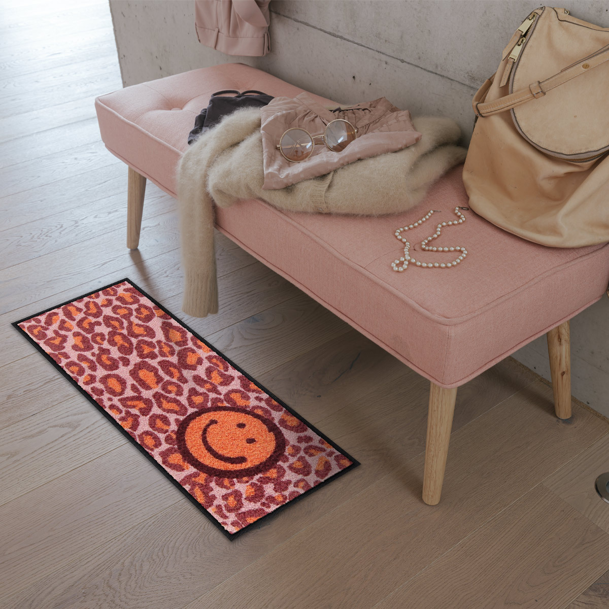 salonloewe-smile-leo-candy-minimatte-30-x-75-cm-l-wen-motiv-in-candy-farben image 2