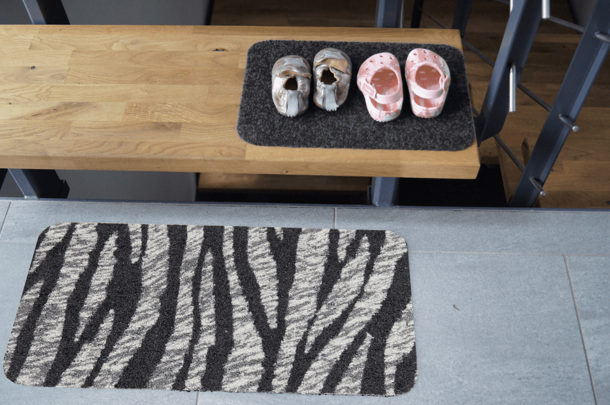 salonloewe-zebrafell-minimatte-30-x-60-cm-kleine-fu-matte-im-zebra-design-waschb image 2