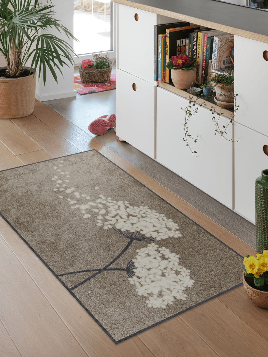 salonloewe-wishfull-blossom-taupe-waschbare-schmutzfangmatte-75-x-120-cm-floral- image 2